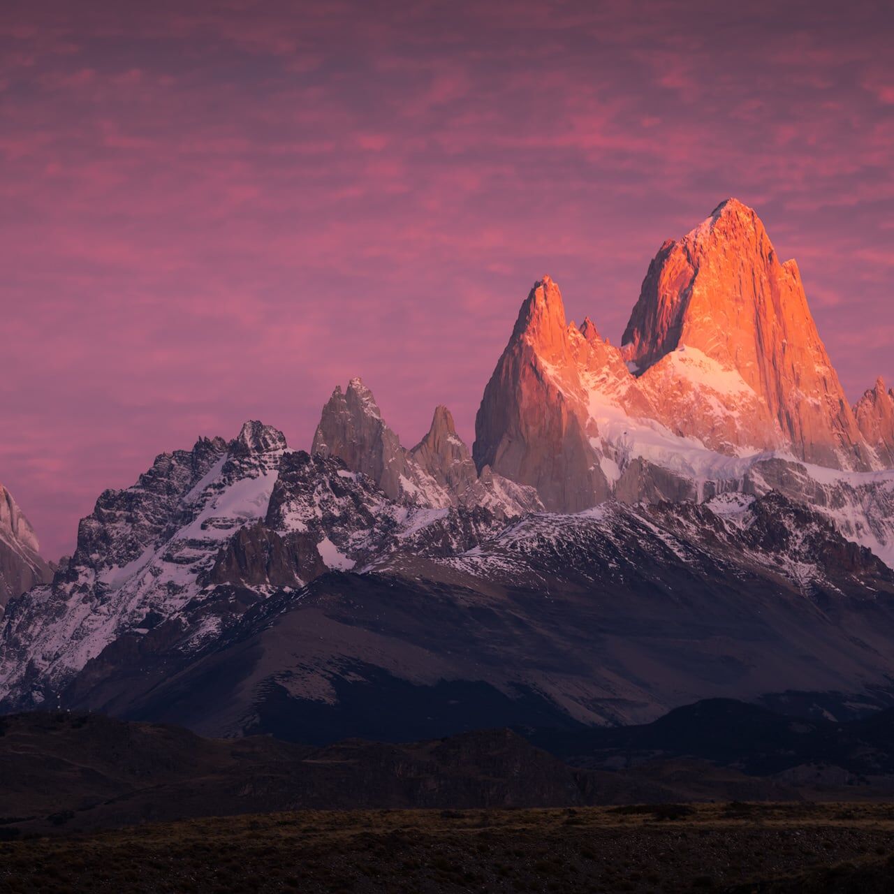 Parque Nacional los Glaciares Warm sunrise light on the peaks of Parque Nacional los Glaciares
