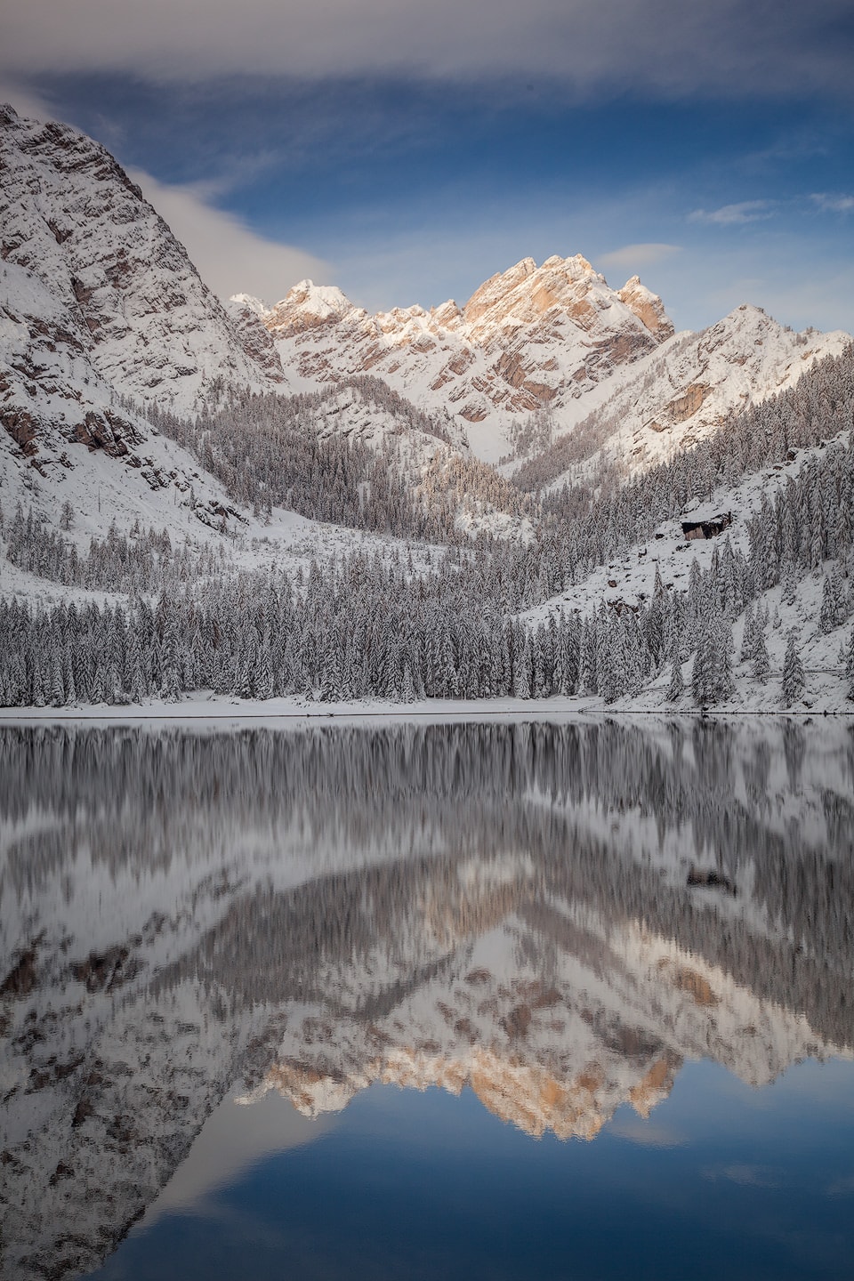 Lago di Braies in winter with fresh snow.